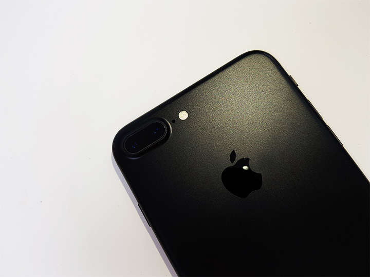 Nếu mua iPhone 7/7 Plus hãy chọn màu Matte Black thay vì màu Jet Black