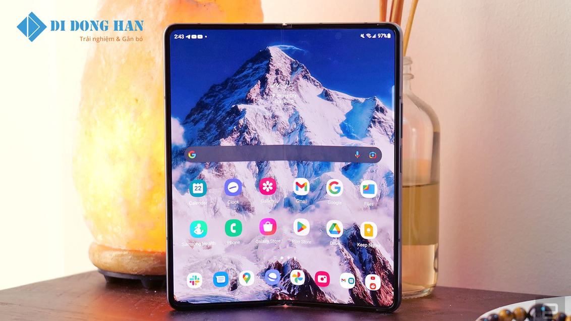điện thoại samsung với màn hình AMOLED hiển thị sắc nét, sống động.jpg