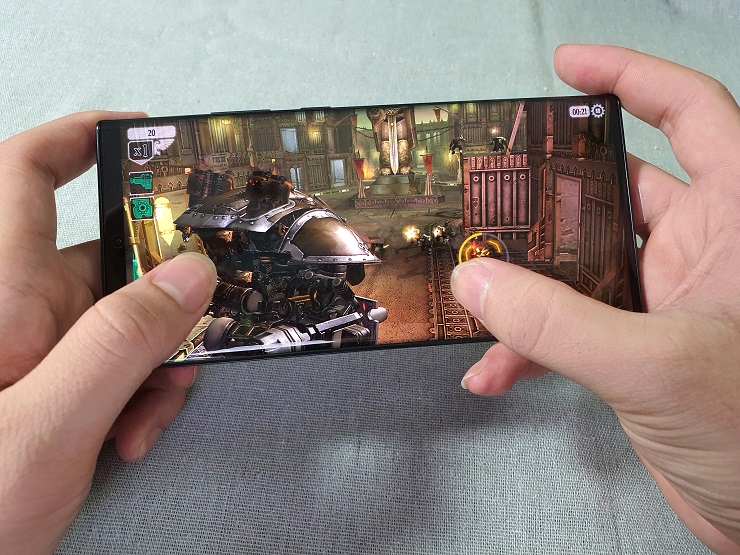 Chơi game Warrhammer 40000 trên Galaxy Note 20 Ultra