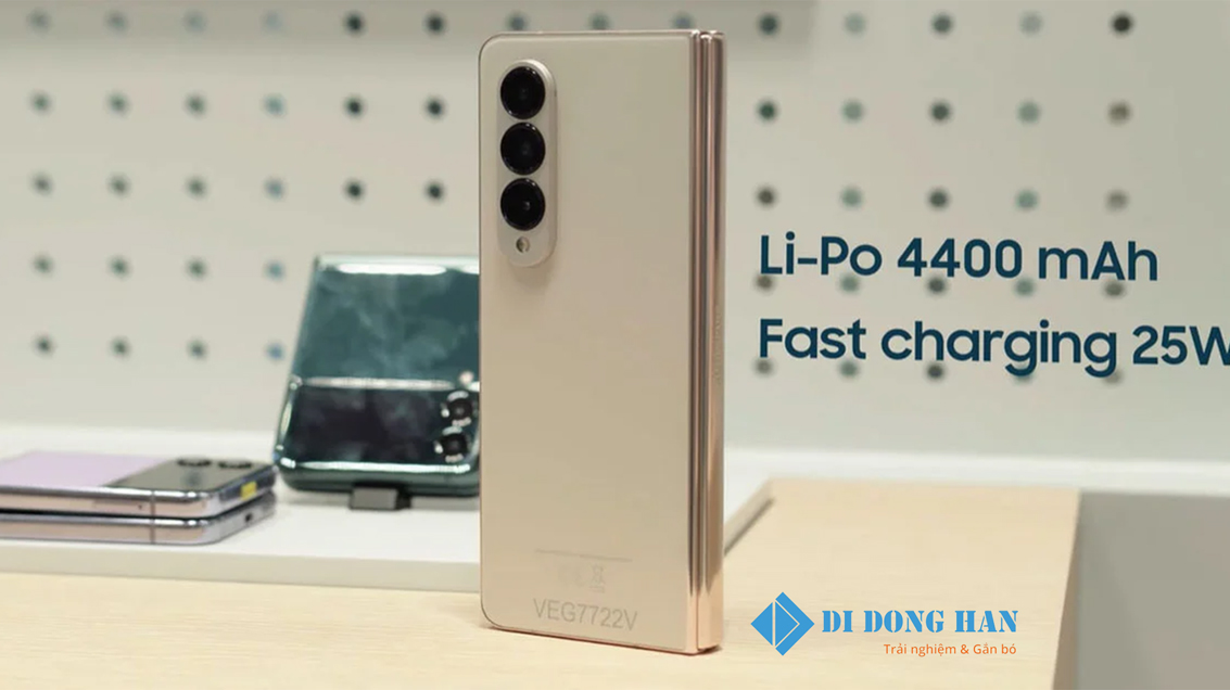 Sở hữu viên pin lớn với dung lượng 4400mAh, được tích hợp công nghệ sạc nhanh 25W. 