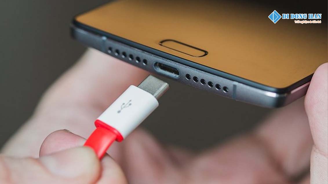Sử Dụng Kết Nối MHL Để Kết Nối Điện Thoại Với Tivi Xiaomi.jpg