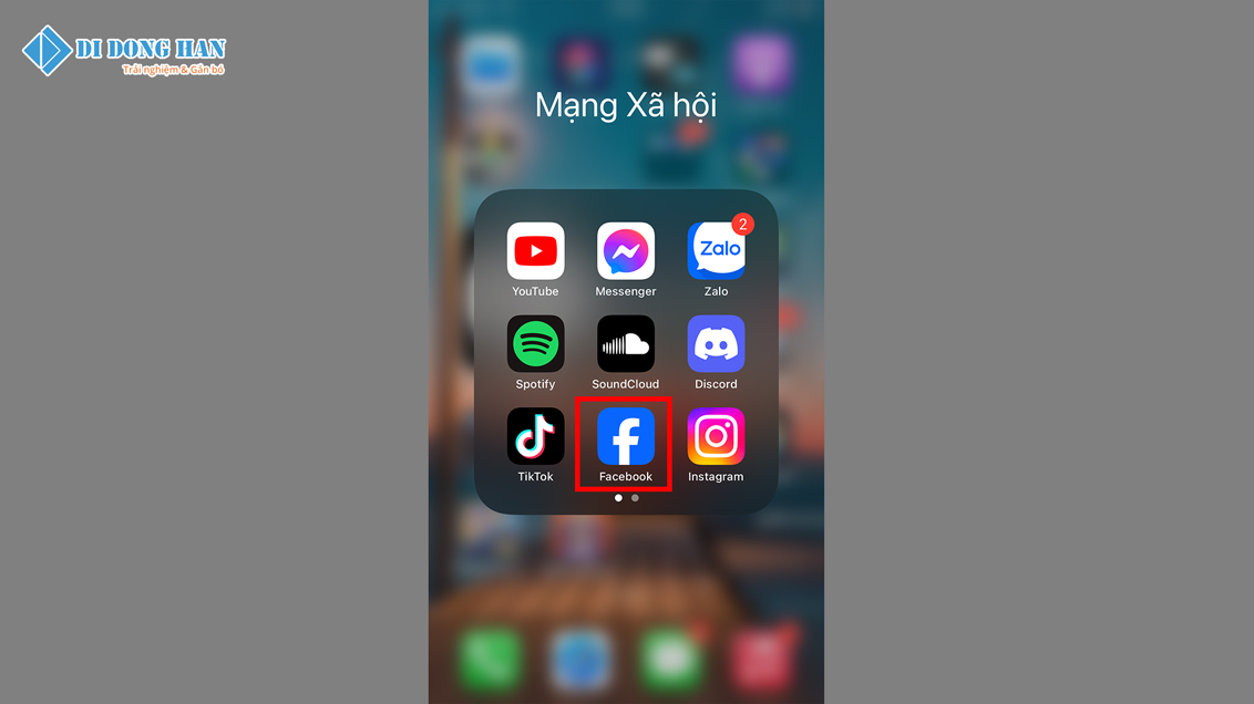 mở ứng dụng facebook trên điện thoại iPhone.jpg