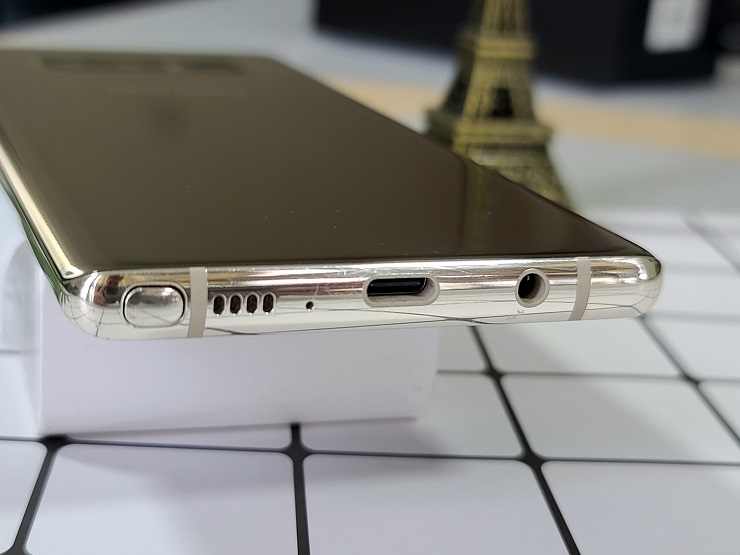 Cạnh dưới của Galaxy Note 8 xách tay Hàn Quốc