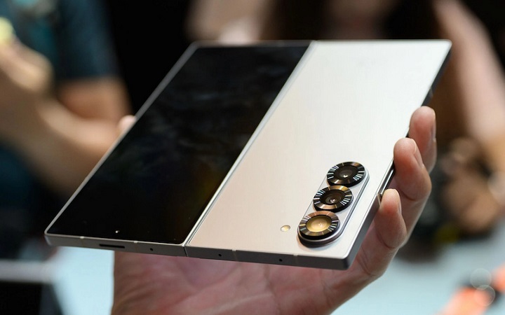 Thiết kế mỏng bền bỉ galaxy fold z 6