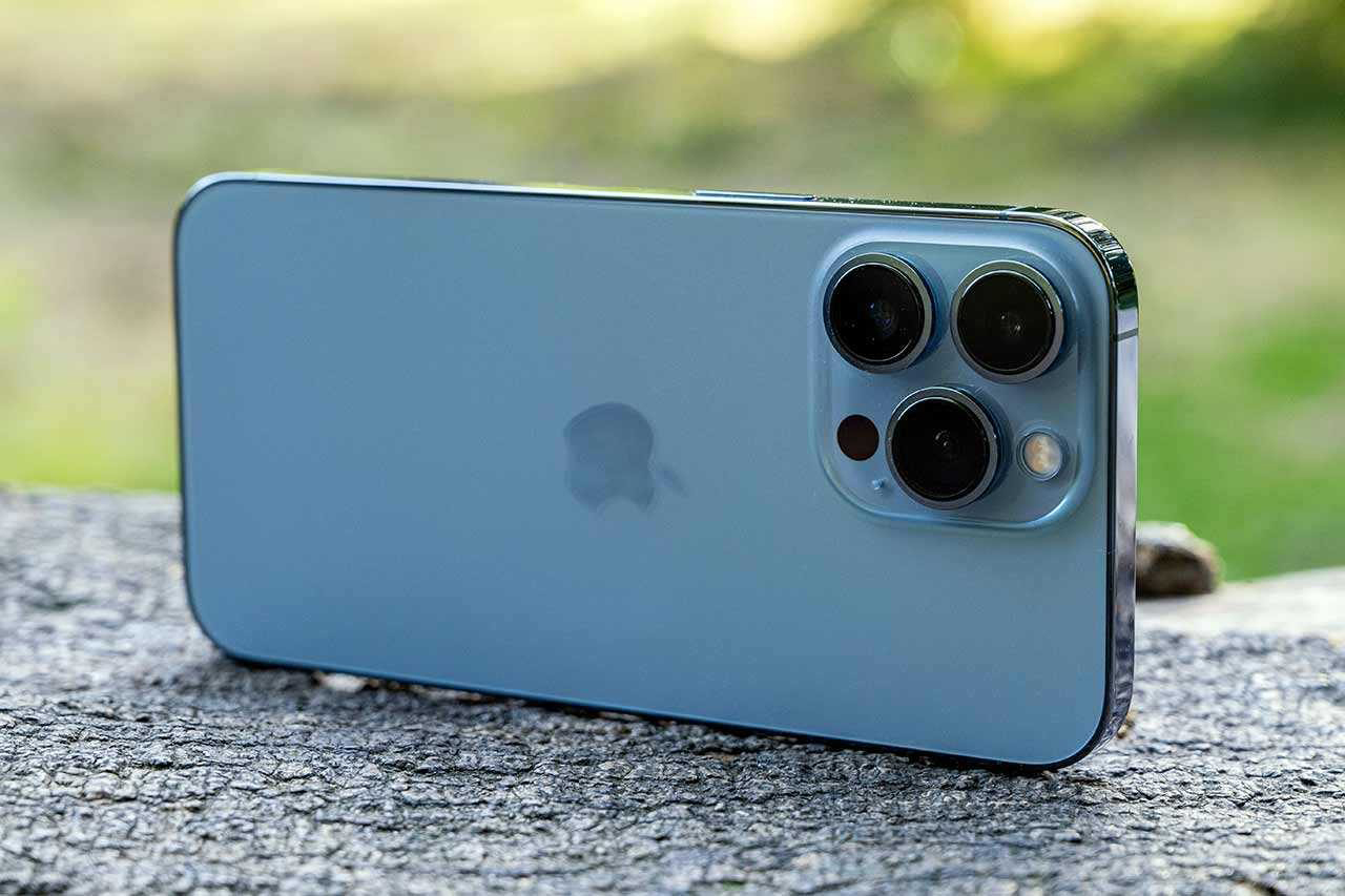 iPhone 13 Pro Quốc tế 256GB được trang bị hệ thống 3 camera sau.jpg