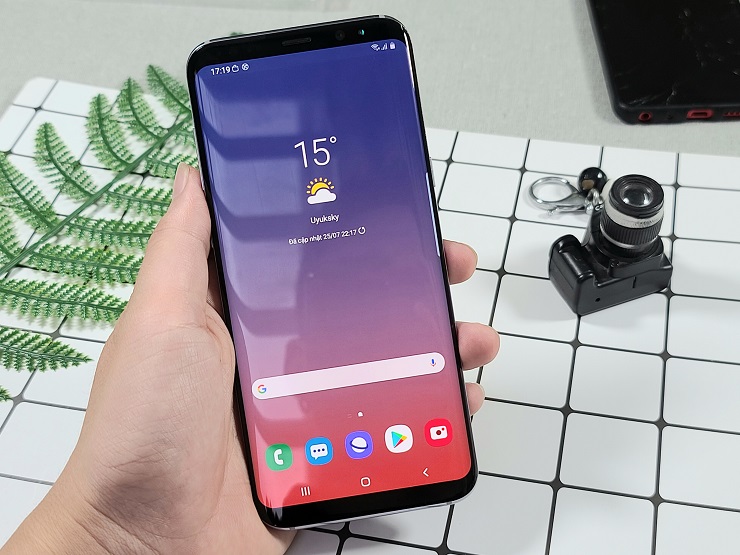 mặt trước của Galaxy S8 Plus Quốc tế