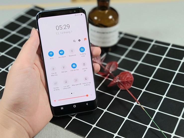 thiết Kế mặt trước của Galaxy S8 xách tay Hàn Quốc