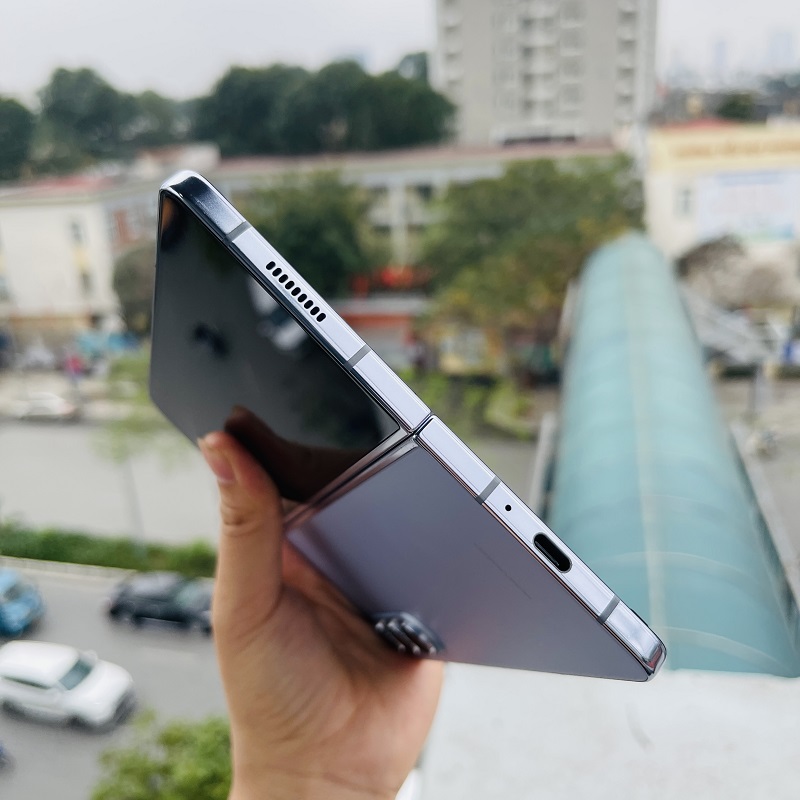 thiết kế cạnh dưới samsung galaxy z fold 5 tại di động hàn