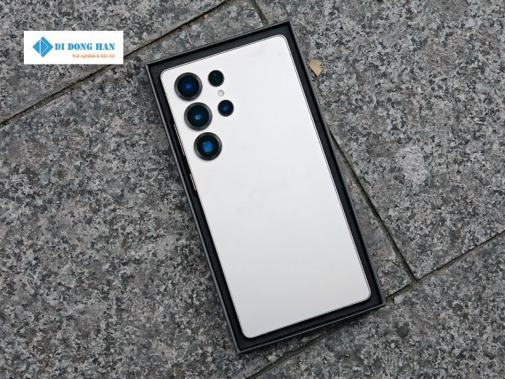 thiết kế mặt lưng trên S25 ultra